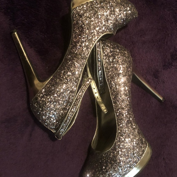 Shoes - Picture 6 of 7